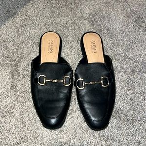 Flat slide in sandals